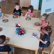 VRTIČKANJE PO Montessori METODI PRI MORSKIH JEŽKIH