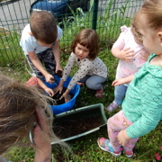 VRTIČKANJE PO Montessori METODI PRI MORSKIH JEŽKIH