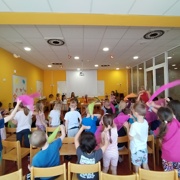 Današnji dopoldan smo napolnili z melodijami v različnih izvedbah - z glasovi, instrumenti in drugače.